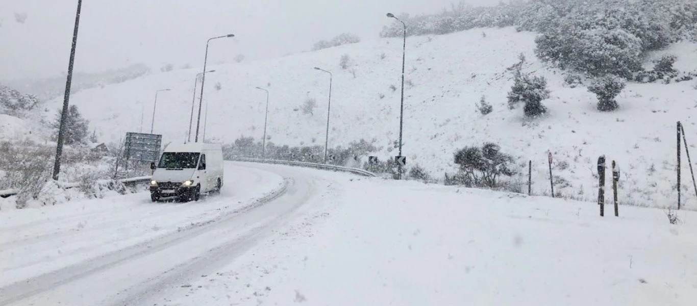 Καιρός: Όλα στα λευκά! - Κλειστοί δρόμοι - Καθυστερήσεις πτήσεων - Στον «πάγο» όλη τη χώρα (φωτο - βίντεο)